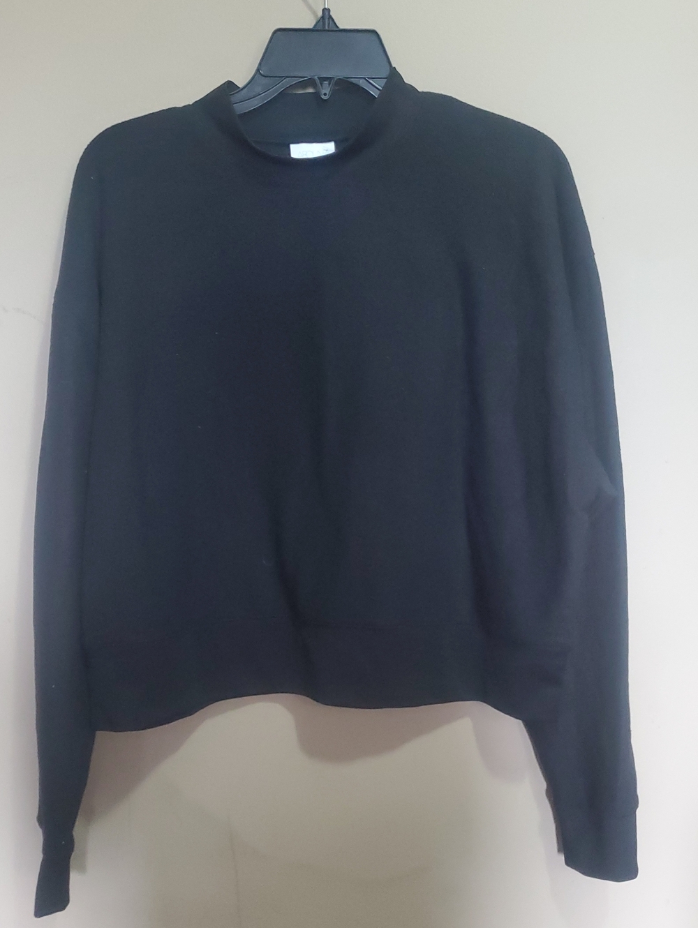 Abound Classic Black Crewneck  Cropped Sweater Size Large